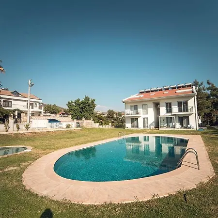 펜션 3br Amazing Garden With Pool In 페티예